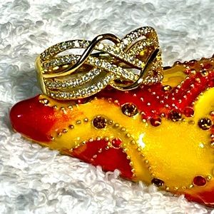 🦋💍gold over sterling Ring -band style with cubic-open scroll work-stamped 925